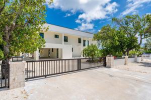 featured image of 294 Saint Thomas Ave