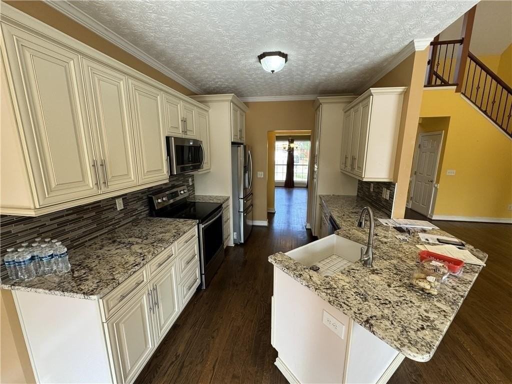 2393 Hampton Park Dr - Photo 4 of 7