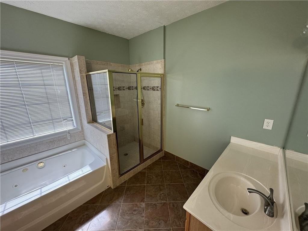 2393 Hampton Park Dr - Photo 6 of 7