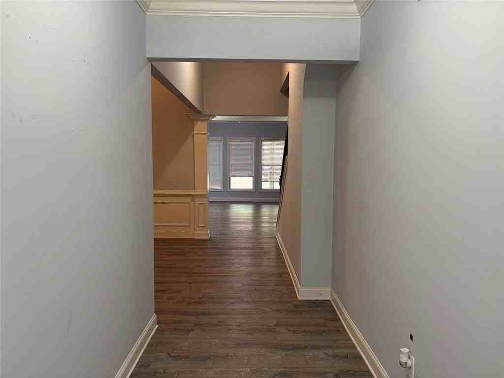 1927 Willoughby Dr - Photo 3 of 24
