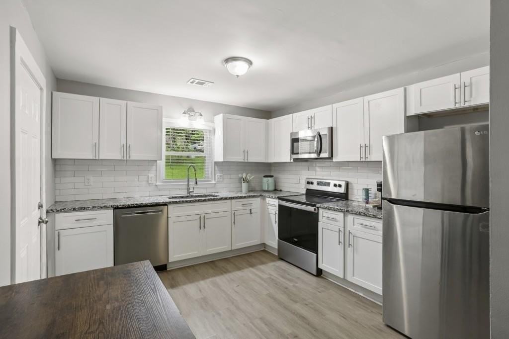 2889 White Oak Dr - Photo 3 of 16