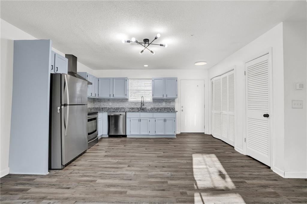 15 Brighton Ct - Photo 4 of 12