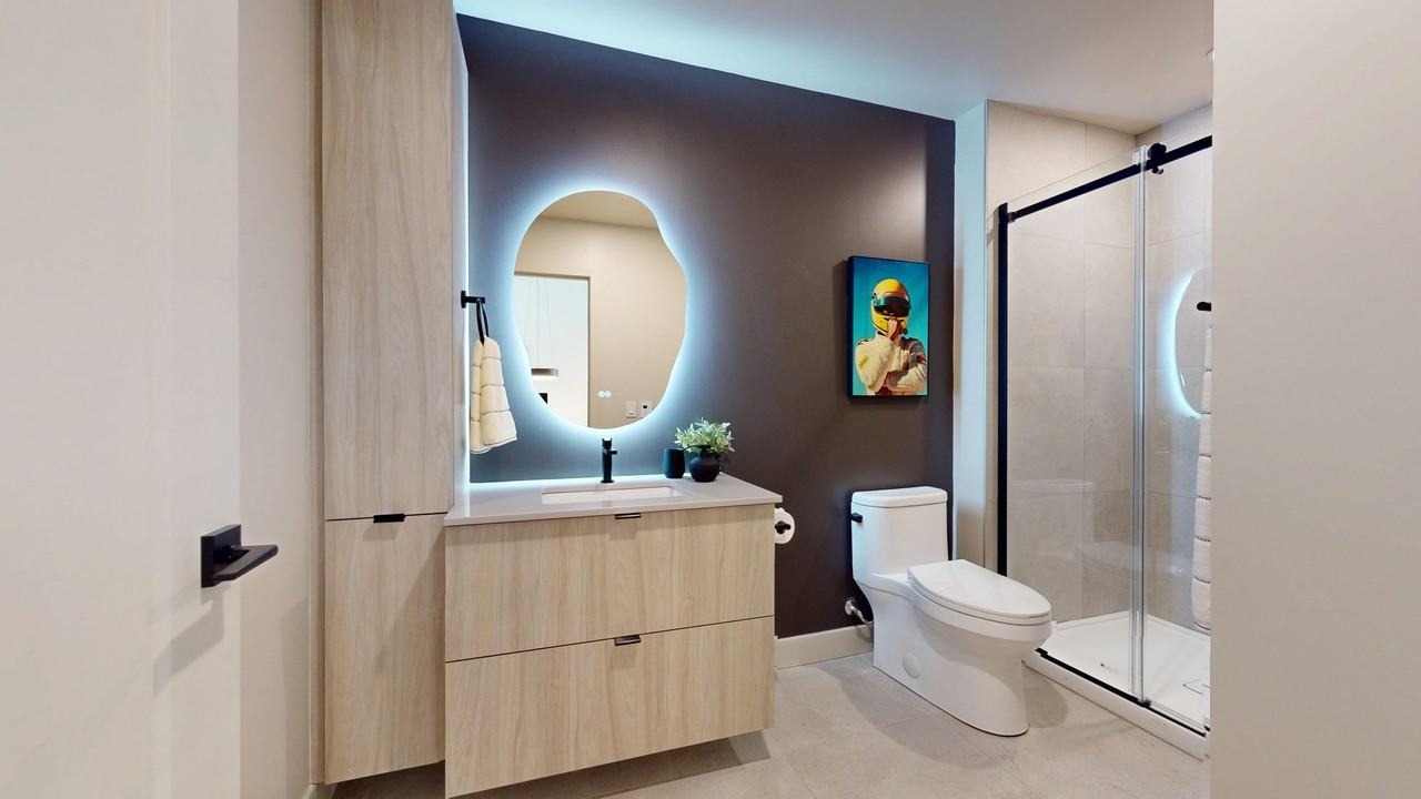 1555 Boul Chomedey - Photo 4 of 18