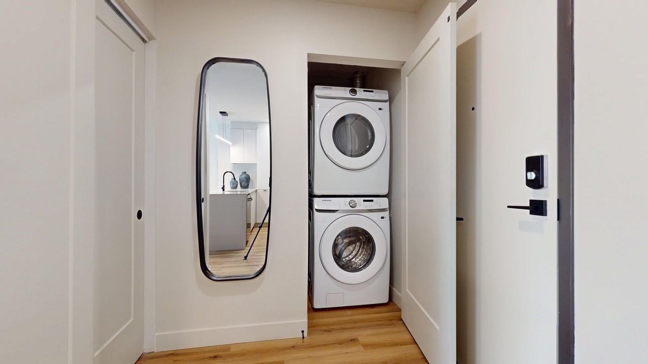 1555 Boul Chomedey - Photo 5 of 18