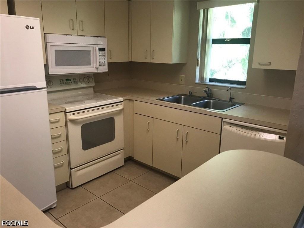 919 Se 8th Ter #7 - Photo 5 of 19