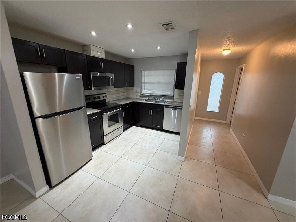 702 Se 47th St #2 - Photo 7 of 27