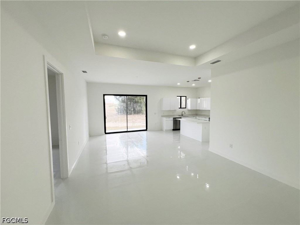 2113 Nw 41st Ave - Photo 5 of 27