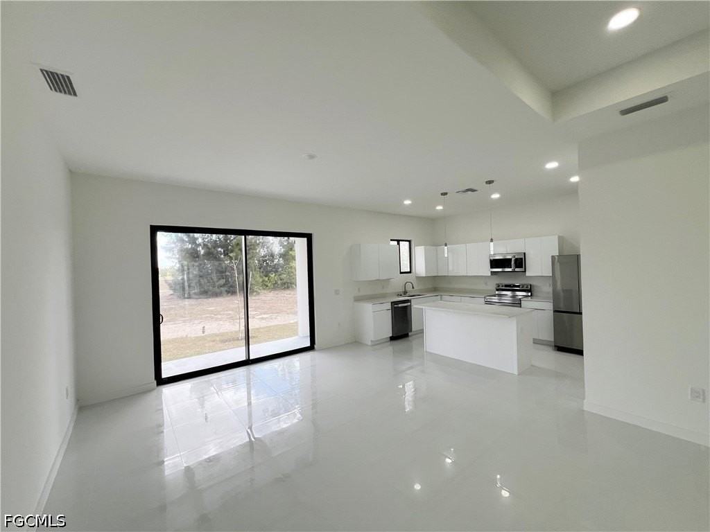 2113 Nw 41st Ave - Photo 7 of 27