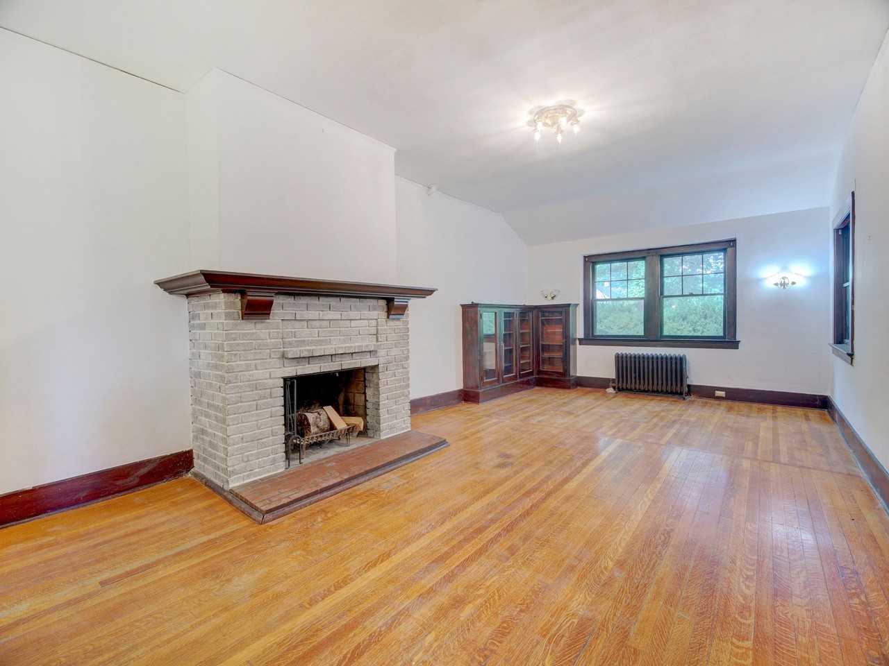 449 Grove St - Photo 3 of 11