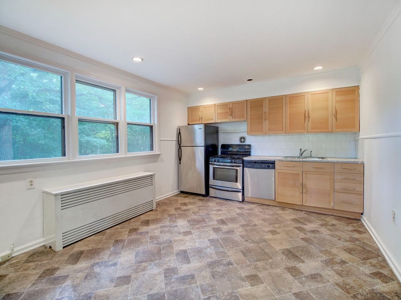 449 Grove St - Photo 4 of 11