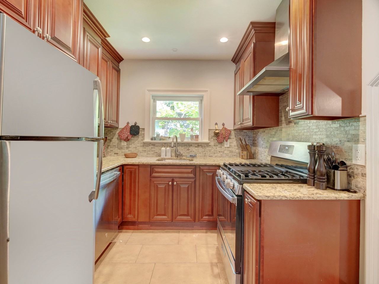 285 Claremont Ave #2 - Photo 5 of 14