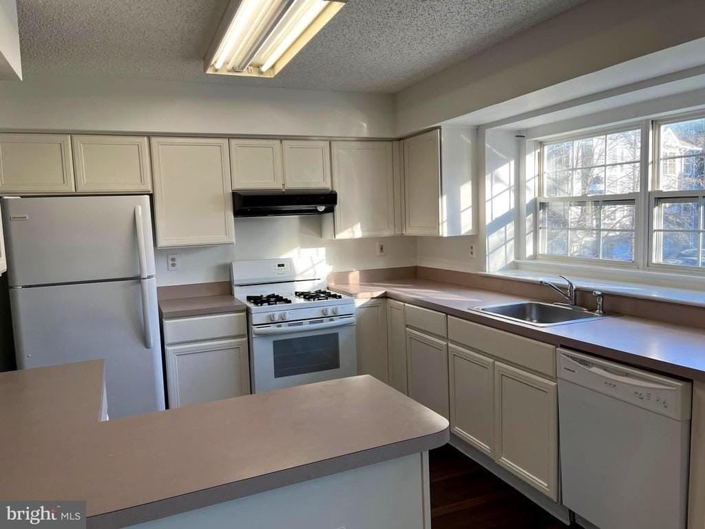 15 Halstead Pl - Photo 6 of 17