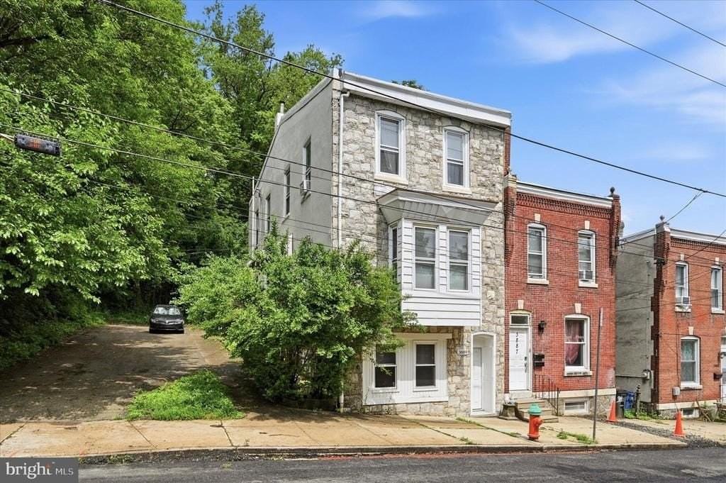 3889 Manayunk Ave - Photo 3 of 25