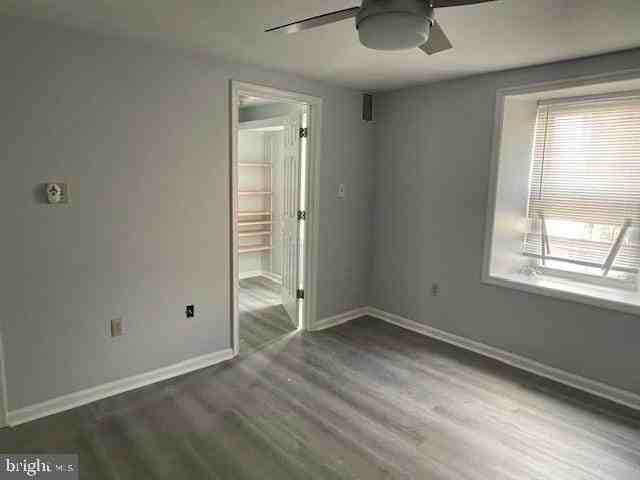 4520 Baker St - Photo 5 of 10
