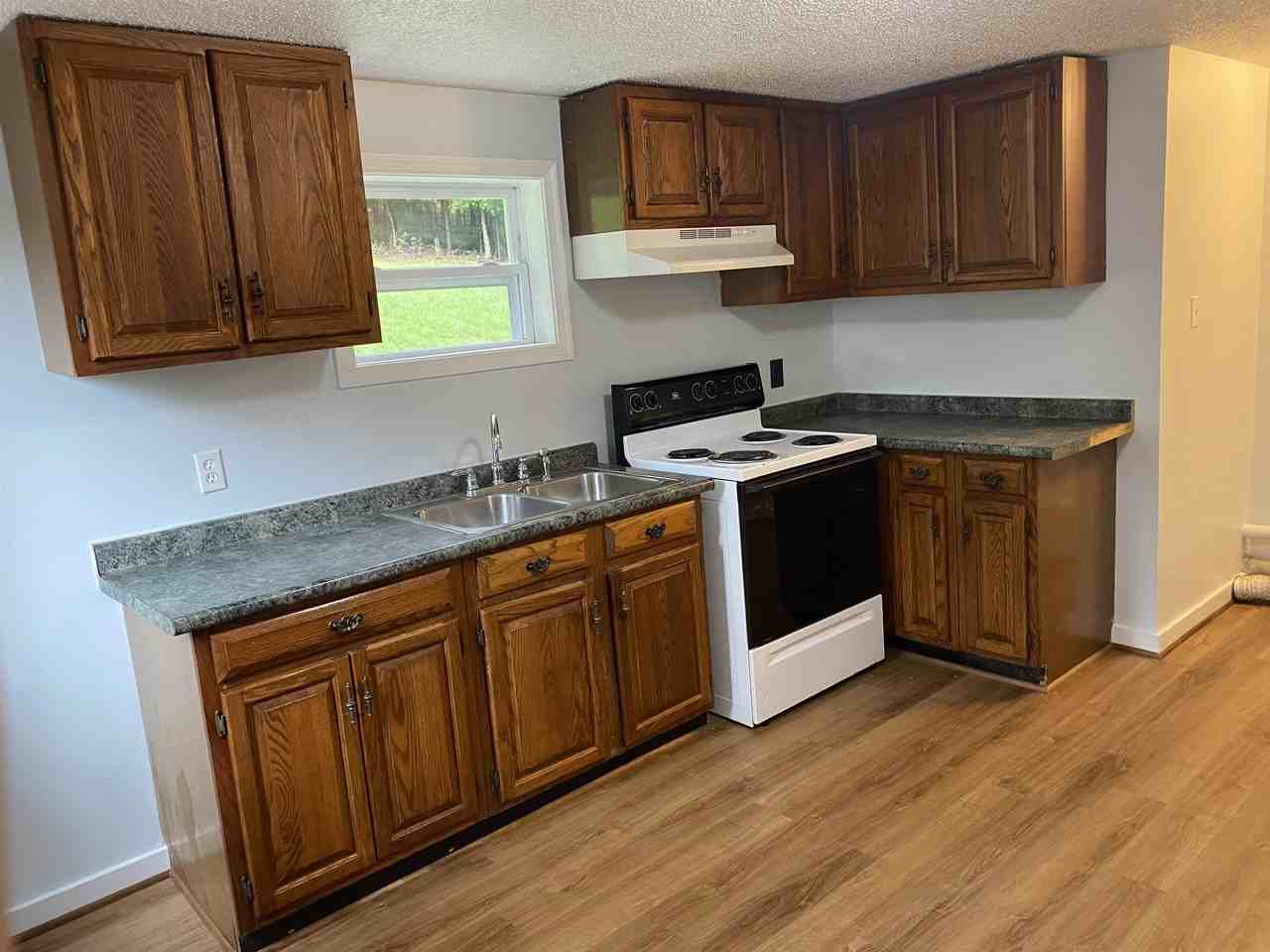 1733 Spring Hill Rd - Photo 6 of 14