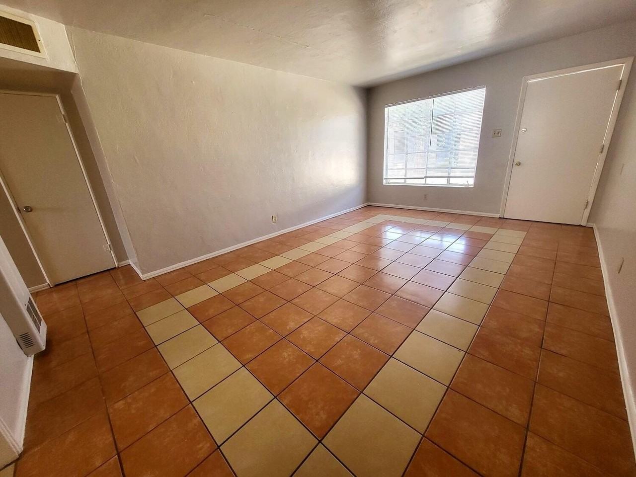 2607 Nations Ave #2 - Photo 3 of 8