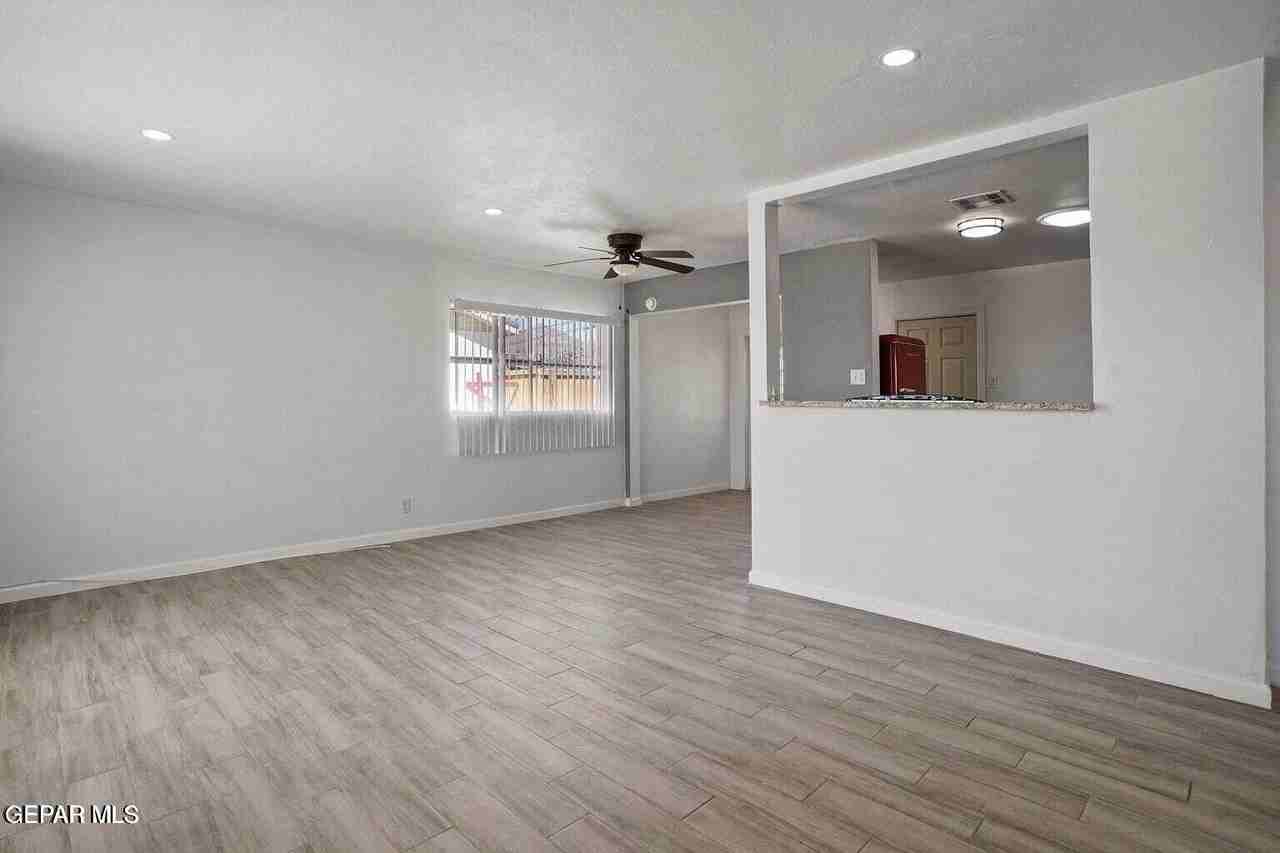 5021 Tetons Dr - Photo 3 of 23