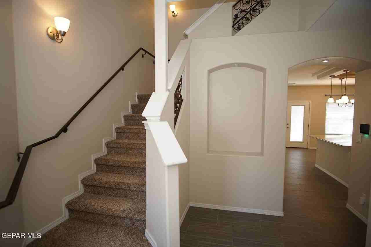 2136 William Caples St - Photo 2 of 22