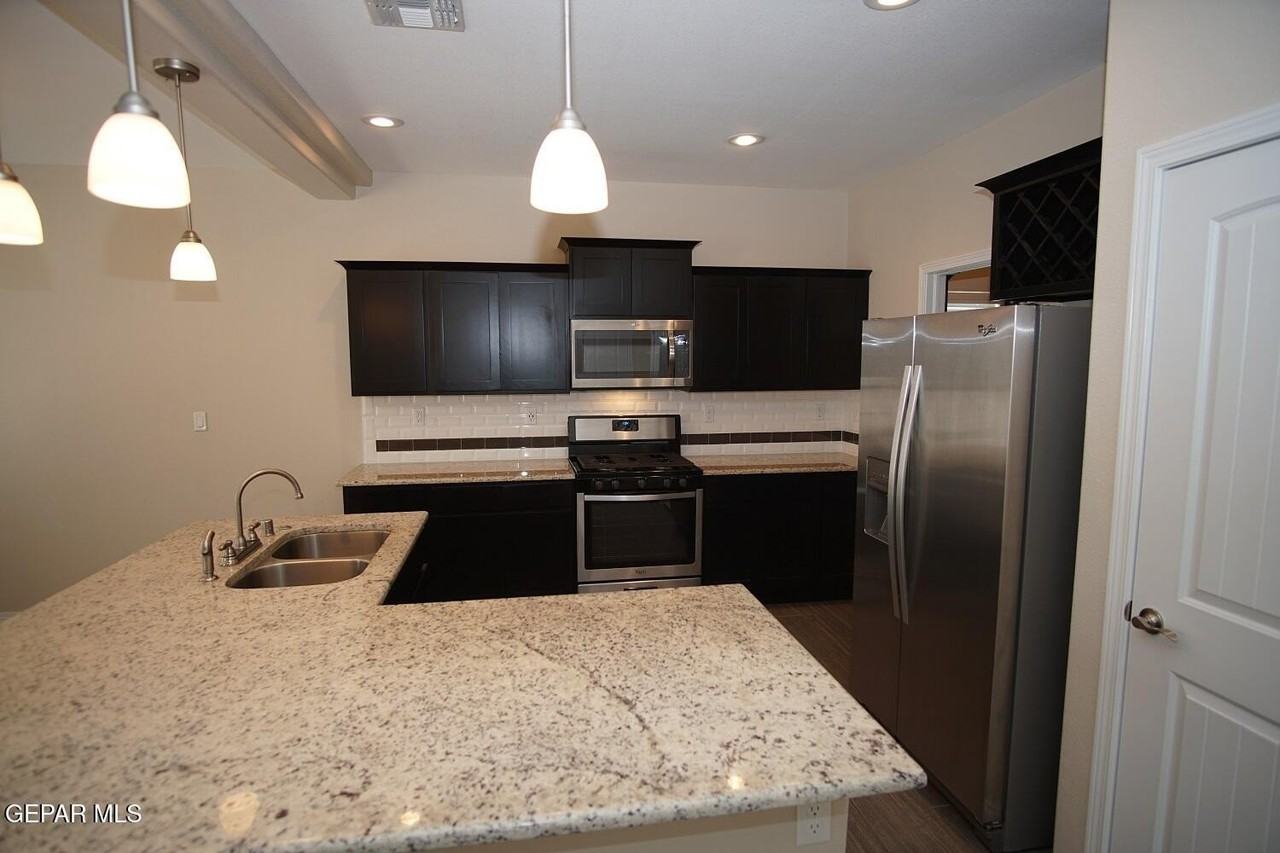 2136 William Caples St - Photo 5 of 22