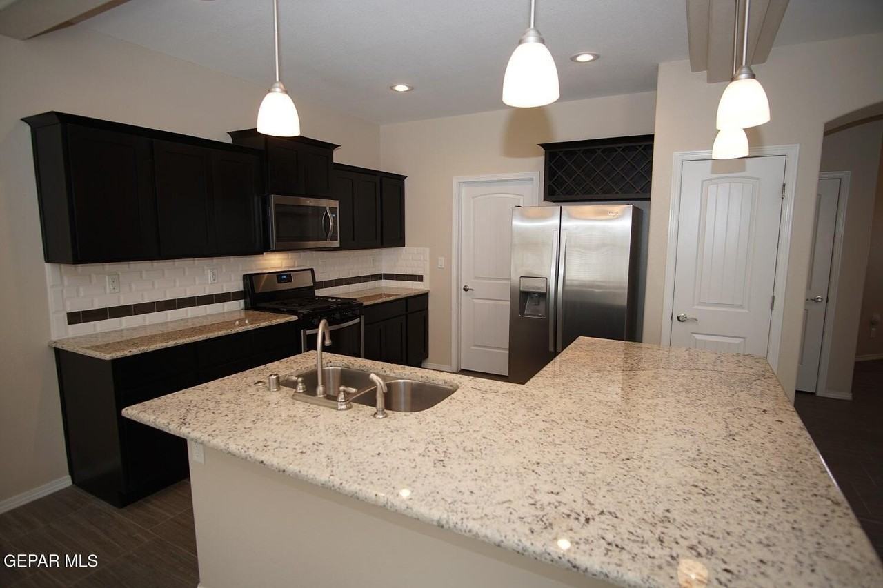 2136 William Caples St - Photo 6 of 22