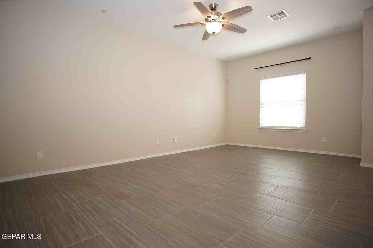 2136 William Caples St - Photo 7 of 22