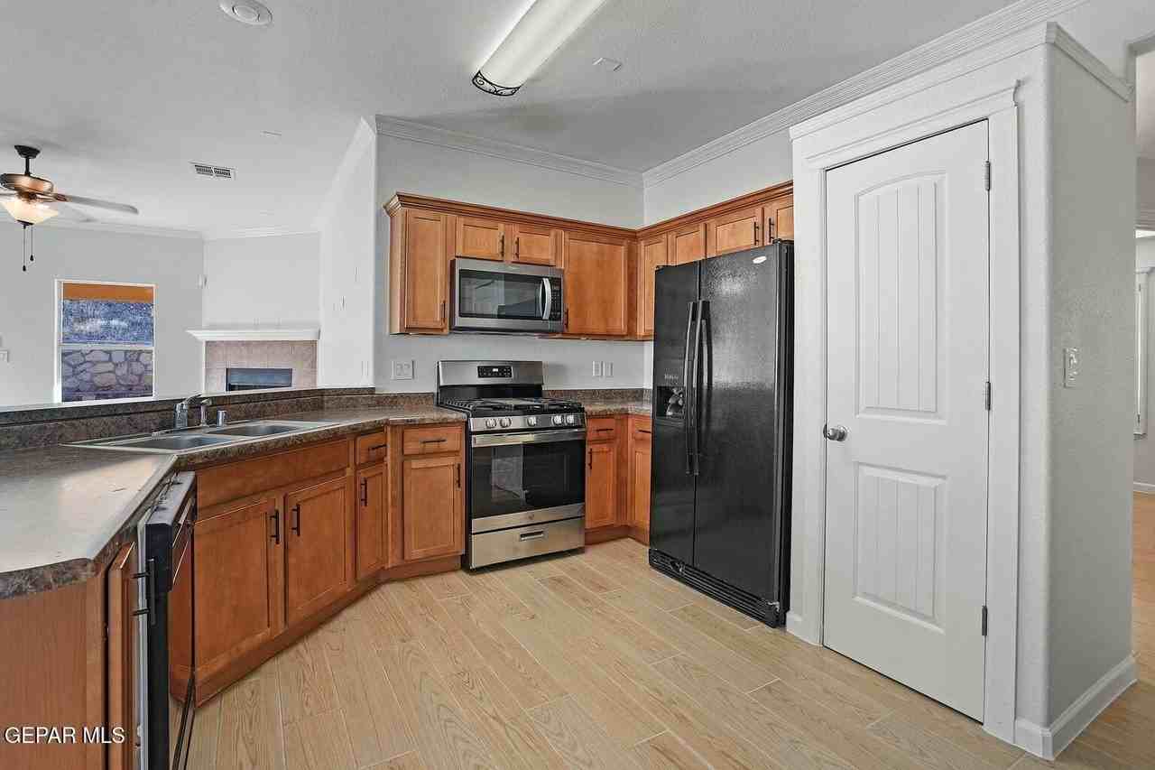 1451 Senda Del Sol - Photo 6 of 29