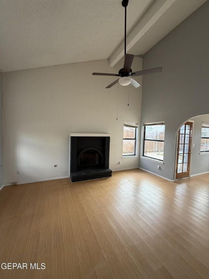 10901 Joe Dimaggio Cir - Photo 3 of 25