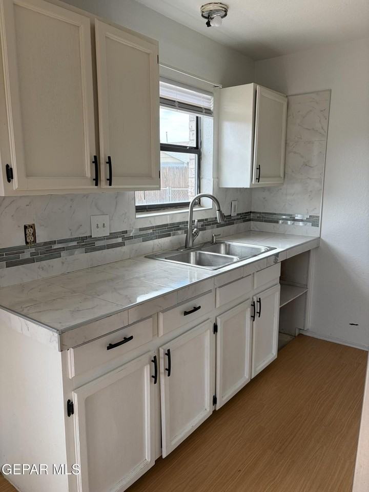 10901 Joe Dimaggio Cir - Photo 6 of 25
