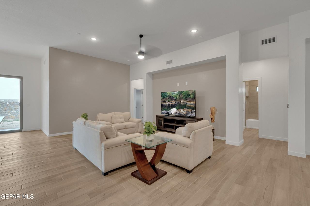 12713 Captian Claudia Ct - Photo 7 of 50