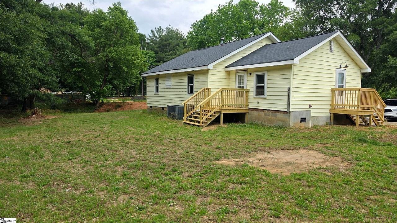 713 Garlington Rd - Photo 2 of 8