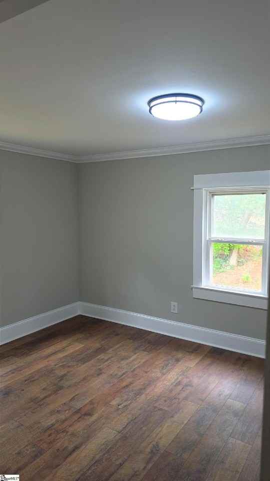 713 Garlington Rd - Photo 6 of 8