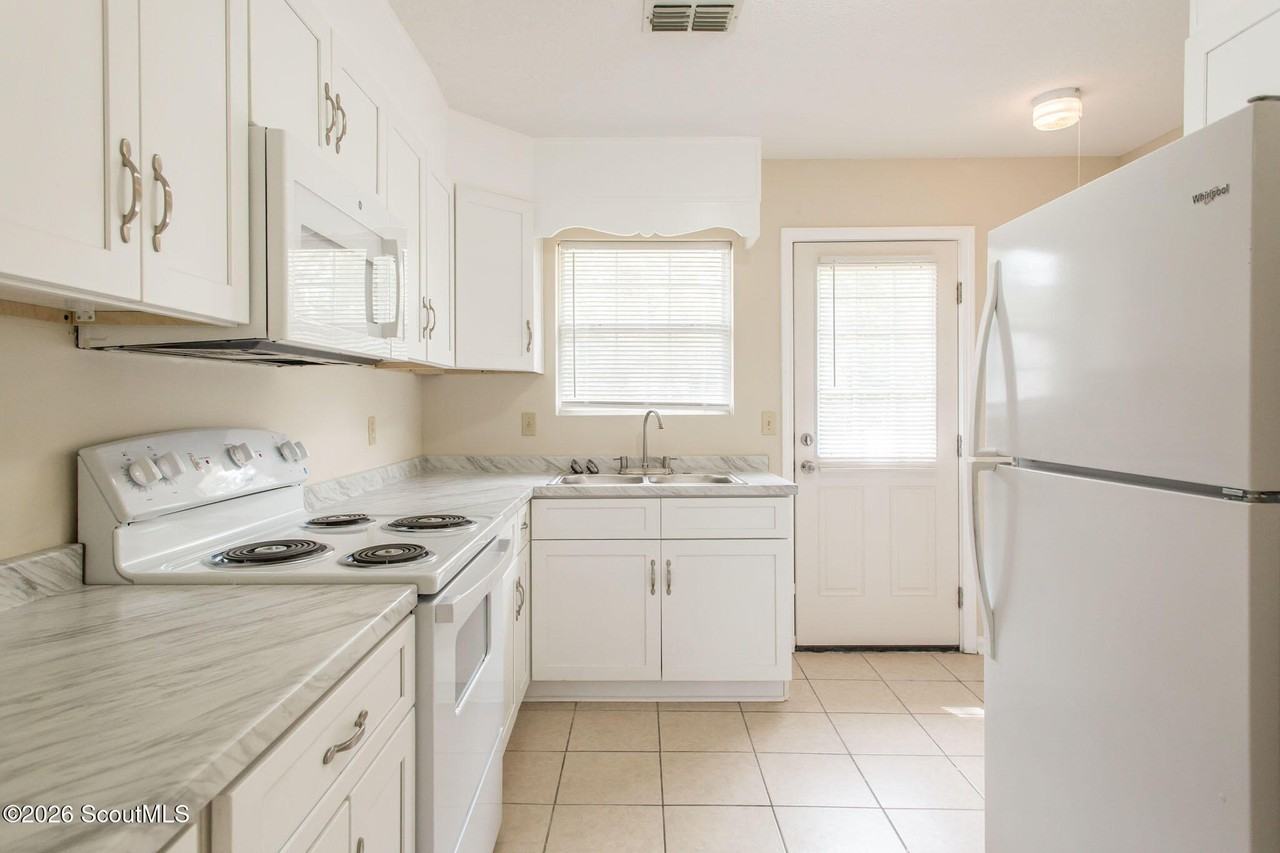 1955 Elaine Ave - Photo 7 of 19