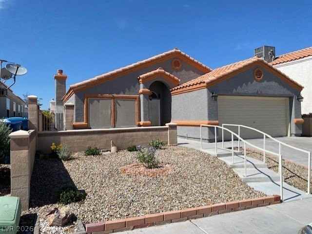 8220 James Grayson Dr - Photo 2 of 15