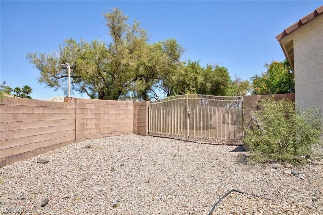 2598 Highland Cliff Dr - Photo 3 of 38
