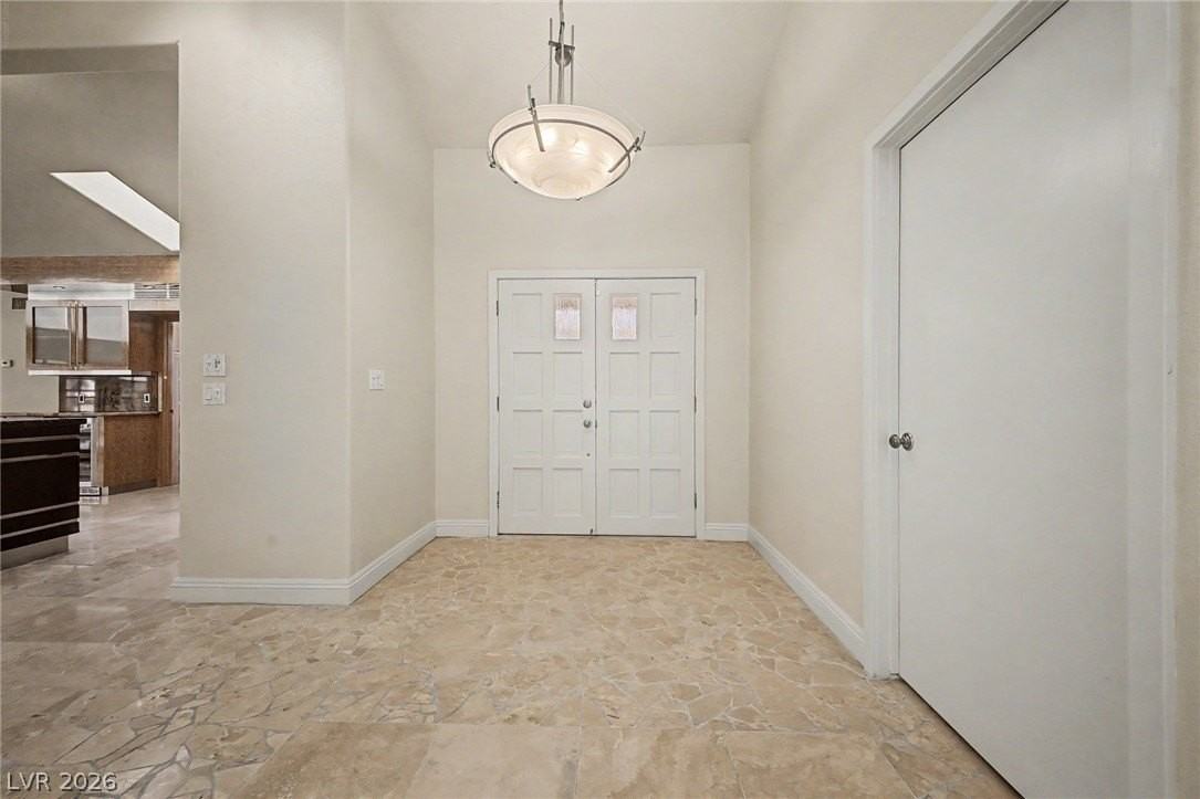 3172 Bel Air Dr - Photo 4 of 38