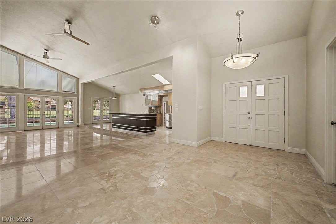 3172 Bel Air Dr - Photo 5 of 38