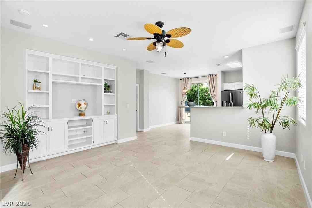 8824 Iron Hitch Ave - Photo 4 of 29