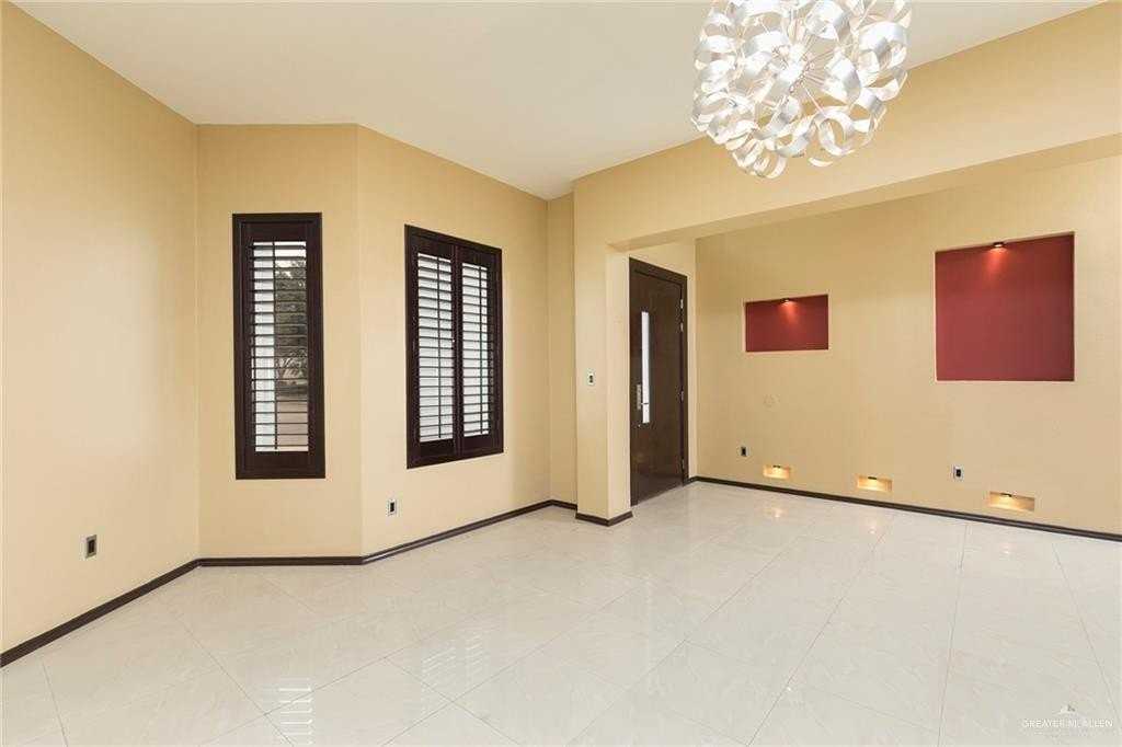 2037 S 45th St - Photo 3 of 32