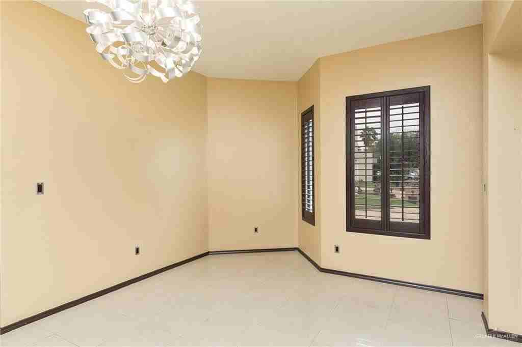 2037 S 45th St - Photo 4 of 32