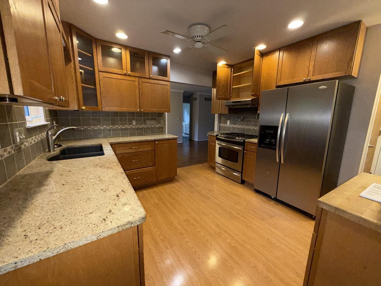 741 Woods Ct - Photo 5 of 30