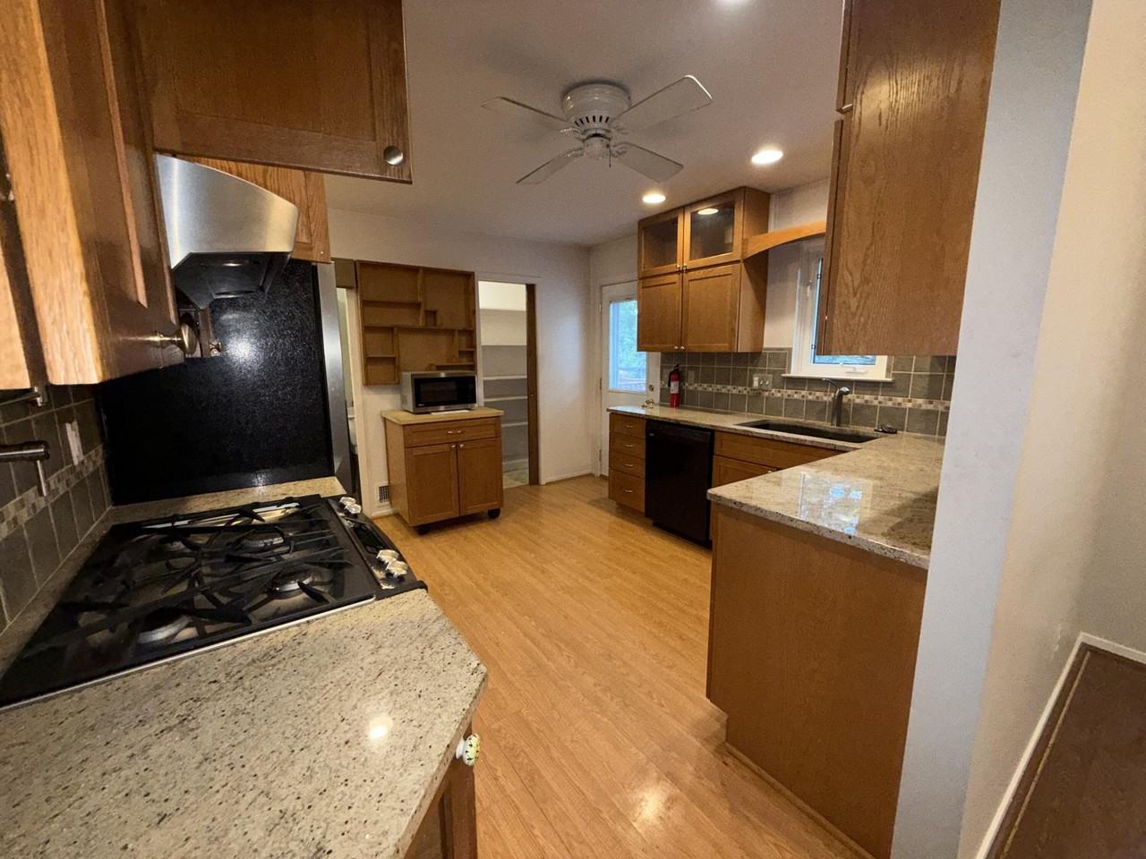 741 Woods Ct - Photo 6 of 30