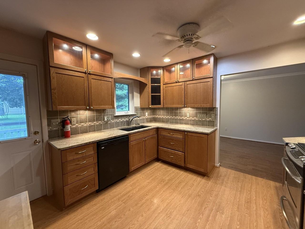 741 Woods Ct - Photo 7 of 30