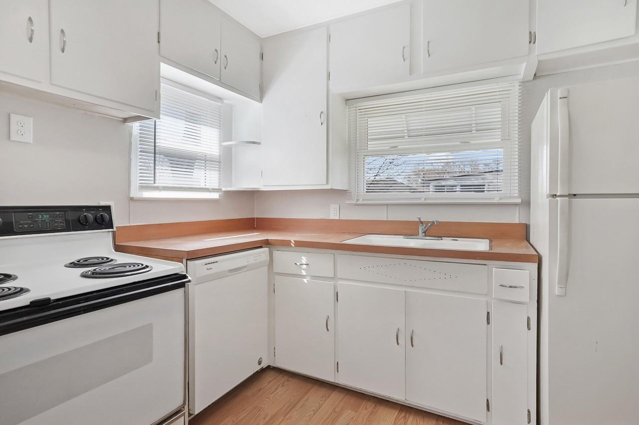 3840 Bart Ave - Photo 3 of 12