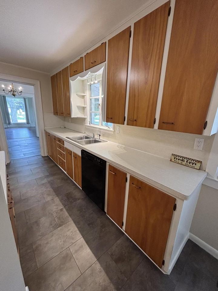 611 N Jackson St #1 - Photo 2 of 22
