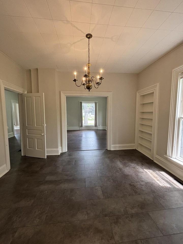 611 N Jackson St #1 - Photo 3 of 22