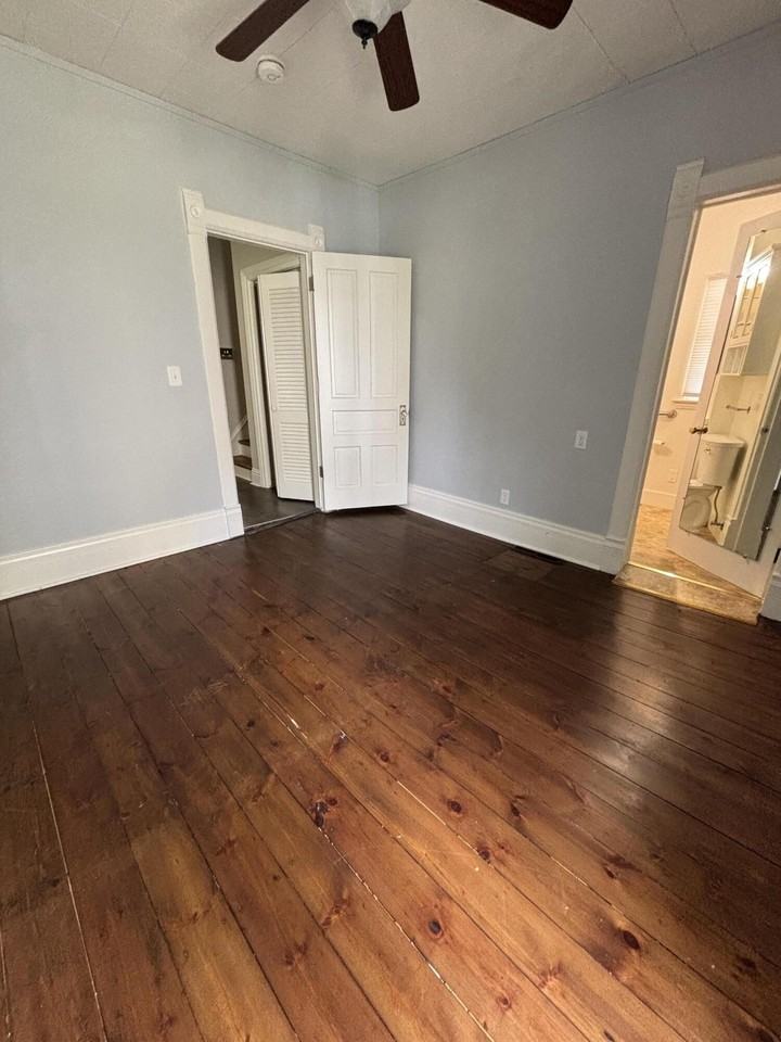 611 N Jackson St #1 - Photo 7 of 22