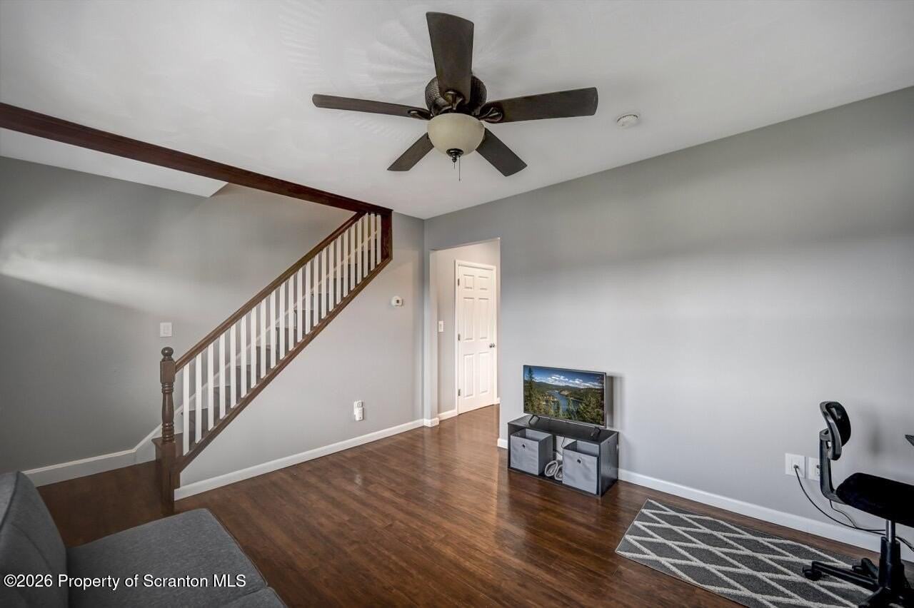 2725 Cedar Ave - Photo 6 of 38