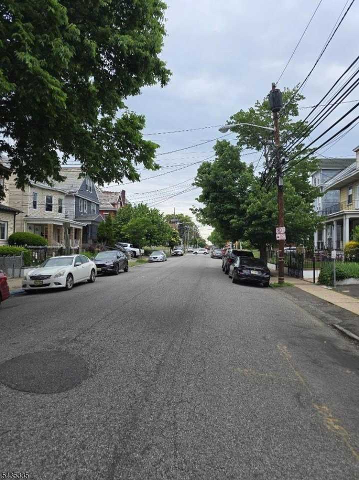 713 E 27th St - Photo 2 of 12