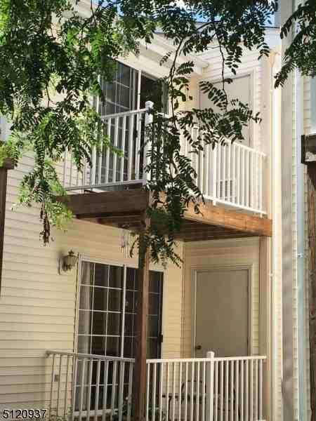 186 Potomac Dr - Photo 2 of 17