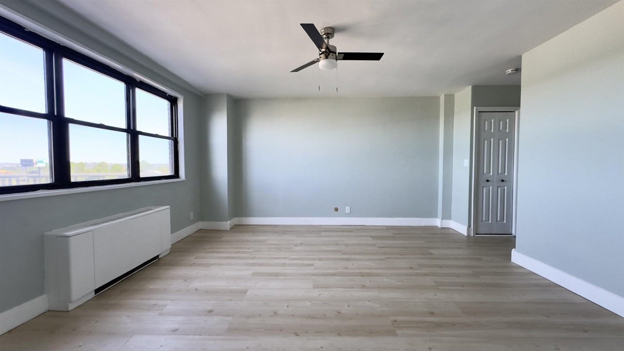1225 Kennedy Blvd #5C - Photo 3 of 15